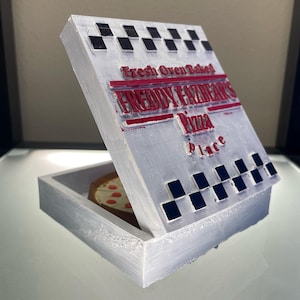Five Nights at Freddy’s Freddy Fazbear&#39;s Pizza box model