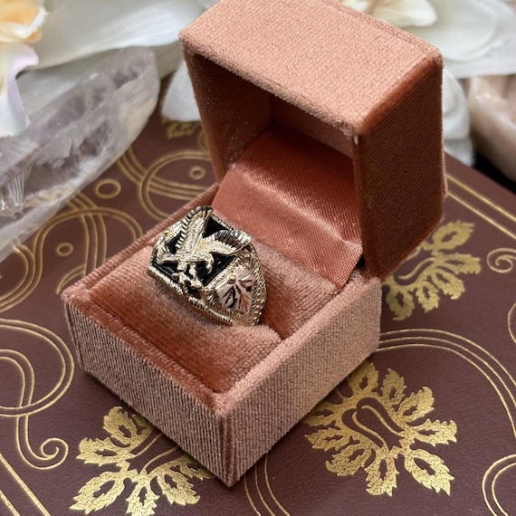 10k Black Hills Gold Eagle Ring - image 2