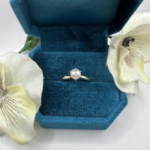 14k Yellow Gold Pearl Solitaire Ring