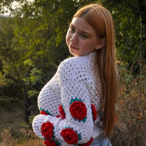 Cardigan delicate decorated with roses image 2