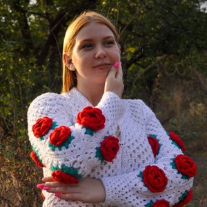 Cardigan delicate decorated with roses image 1