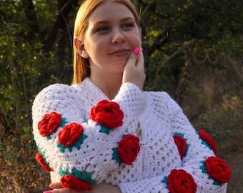 Cardigan delicate decorated with roses