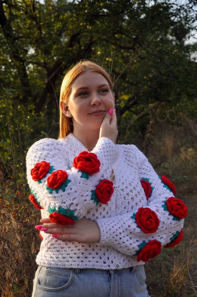 Cardigan delicate decorated with roses image 1