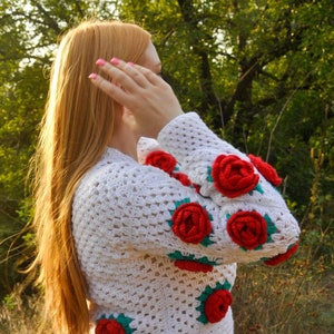 Cardigan delicate decorated with roses image 6