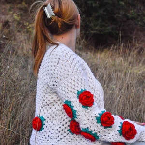 Cardigan delicate decorated with roses image 7