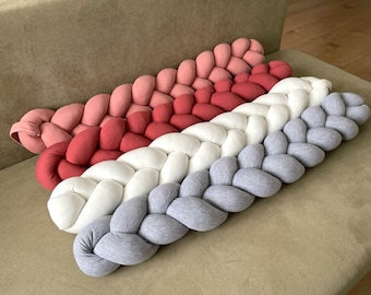 Protector de felpa con forma de almohada trenzada para evitar corrientes de aire, ideal para decoración del hogar y habitaciones infantiles.