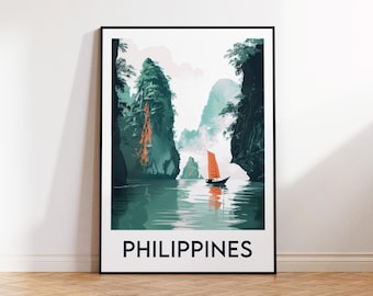 Peut inclure: Une affiche de voyage vintage représentant un paysage pittoresque de falaises vertes et un petit bateau avec une voile rouge sur une étendue d'eau. Le texte "PHILIPPINES" est imprimé en bas de l'affiche.