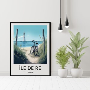 May include: A black and white illustration of a bicycle on a beach path with a lighthouse in the distance. The text "&Icirc;le de R&eacute;" and "France" is below the image.