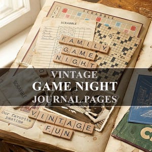 Pode incluir: Uma coleção de páginas de diário de noites de jogos vintage com peças de Scrabble soletrando FAMILY GAME NIGHT e VINTAGE FUN, uma folha de pontuação, um tabuleiro, um pequeno saco de tecido, uma fotografia a preto e branco e um cartão azul.