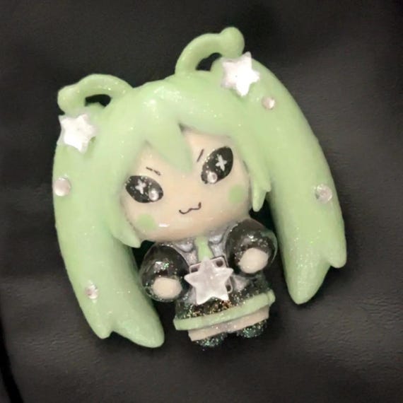 Handmade Alien Miku Keychain: Glow-in-Dark Vocaloid Fidget Toy