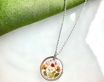 Ciondolo in resina con veri fiori secchi: collana in argento sterling riciclato