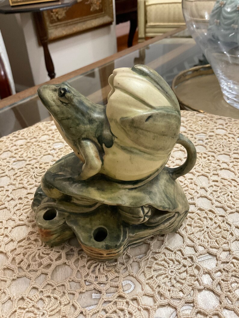 Weller Pottery Frog in Lotus Blossom Muskota Pattern Circa. 1917