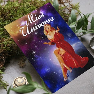 Miss Universe 90s Celestial, Indie Room Decor Aesthetic y2k, College Apartment Decor, Space Age, Conjunto de postal surrealista Coleccionable Lámina artística