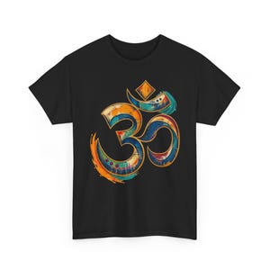Om-T-Shirt in verblasstem Safran und Kobaltblau, Vintage-Look mit abgenutzter Farbe, Retro-Om-Shirt, Geschenk für Yoga und Meditation, Hinduistische Streetwear