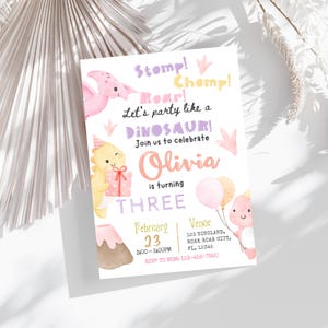 Faire-part de fête dinosaure rose | Invitation de fête d'anniversaire de dinosaures de Zazzle.be Liste d'envies Vous avez des idées ? Invitation fête dinosaure pour filles | Livraison numérique instantanée
