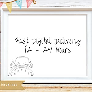 K&ouml;nnte beinhalten: Ein wei&szlig; gerahmter Druck mit dem Text "Fast Digital Delivery 12 - 24 hours" in schwarzer Schrift. Eine Schwarz-Wei&szlig;-Strichzeichnung eines Weckers befindet sich unten. Ein Banner mit den Worten "DIGITAL DOWNLOAD" befindet sich unten.