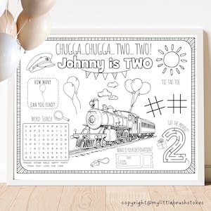 Könnte beinhalten: Eine schwarz-weiße druckbare Malvorlage mit einem Zug, Ballons und den Worten "Chugga... Chugga... Two... Two! Johnny is Two". Die Seite enthält ein Suchwort, ein Tic-Tac-Toe-Spiel und ein Labyrinth.