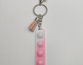 ¡Llaveros con juguetes antiestrés que hacen estallar burbujas en varios colores! ¡Personalízalo! Juguete antiestrés y borlas
