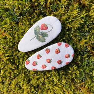 Set of 2 hand painted hair clip Embroidery effect hair clips for girls Gift for girls Hair pin Cute hair clip Girls hair accessories