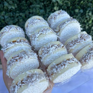 Cornstarch Alfajores with Dulce de Leche