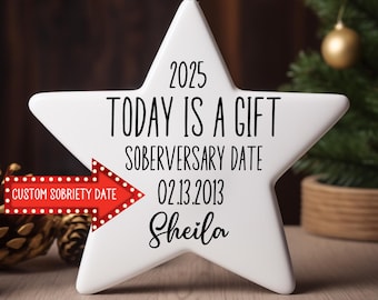 Eine Weihnachtsverzierung, heute ist ein Geschenk-Andenken, nüchternes Weihnachtsgeschenk - Verzierung mit kundenspezifischem Soberversary-Datum-Nüchternheits-Andenken-Geschenk