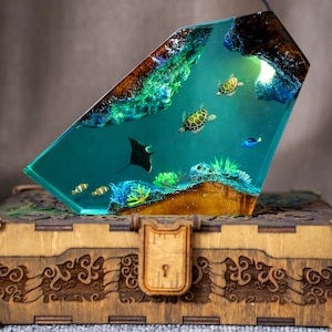 resin lamp with wooden box