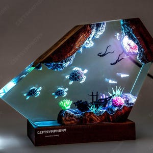 Divers and sea Turtles Resin lamp - Unique Gift for him, Wood Resin Art, birthdays Gift, home decor, Christmas gift, unique lamp