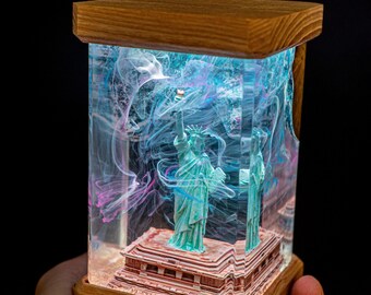 Handmade Statue of Liberty Resin Lamp: USA Landmark Decor
