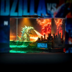 Dios.zilla. noche de luz de resina monstruo Diorama Monster-KingOTMonsters, diorama resina epoxi, regalos hechos a mano, decoración del hogar imagen 2