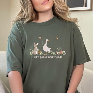 Silly Goose Cottagecore, camisa de ganso tonto, camisa de moda Comfort Colors®, regalo de cumpleaños de camisa meme