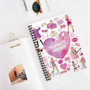 Op maat gemaakt notitieboek geïnspireerd op TS-tijdperken, leuk cadeau, gepersonaliseerd verjaardagscadeau afstudeercadeau, spiraalvormige notitieboek, cadeau leraar