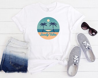 Sandy Vibes Damen T-Shirt; Sommer T-Shirt, Ozean T-Shirt, Strand T-Shirt, Palmen, Grafik Shirt, Positive Sprüche, Affirmationen, TShirt Geschenk