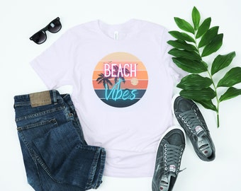 Beach Vibes Herren/Unisex T-Shirt; Sommer Feels Tee, 80s Retro Tee, Palmen, Sonnenuntergang T-Shirt, Tshirt Geschenk, Männer Geschenk, Positive Sprüche