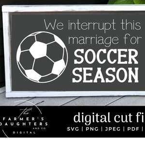 Wir unterbrechen diese Familie für die Fußballsaison SVG, Fußballfan SVG, Fußball svg, Fußballfan SVG, Fußballfamilie svg, Fußballmutter svg, Fußballvater svg
