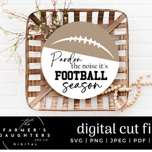 Scusate il rumore, è la stagione calcistica in formato SVG, Football Mom SVG, calcio SVG, famiglia di calcio rumorosa, vita calcistica, vita sul campo Svg