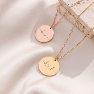 Collar con monograma, collar con inicial de disco, colgante con letra, joyería con nombre, regalo para pareja, regalo para ella