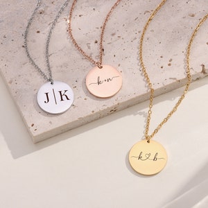 Collar con letras personalizadas, collar con inicial personalizada, collar grabado, collar con disco y monograma, regalo para parejas, regalo para ella