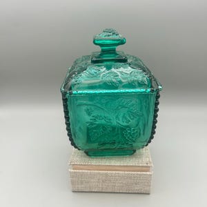 Fenton Spruce Green Grape Leaf Lidded Candy Dish