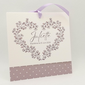 Faire-Part fille élégant de Naissance ou de baptême, coloris prune, avec un ruban de satin, étiquettes et marque-places coordonnés JULIETTE