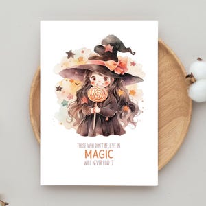 Carte Postale mignonne pour Halloween à offrir, Cartes postales petite sorcière pour décorer, Cadeau sorcière Halloween kawaii, print A6
