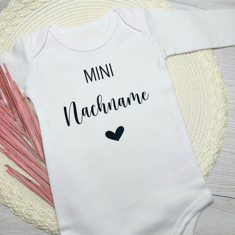 Personalized baby bodysuit / Announce pregnancy / Birth gift / Mini last name / Baby bodysuit with last name image 1
