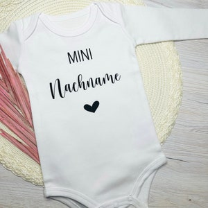 Personalized baby bodysuit / Announce pregnancy / Birth gift / Mini last name / Baby bodysuit with last name image 4