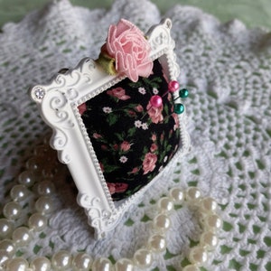 Adorable Shabby Chic Floral PIN CUSHION Frame with Matching Pins!