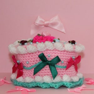 A Fancy Heart-Shaped Crochet Cake image 5