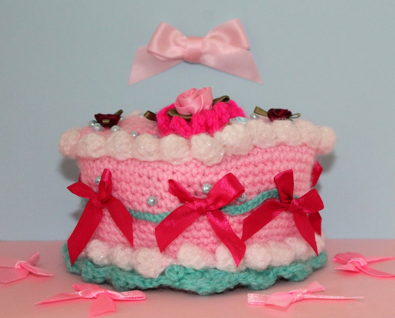 A Fancy Heart-Shaped Crochet Cake image 4