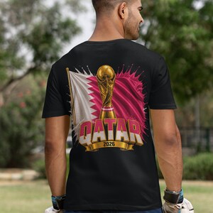Qatar VM 2026 T-shirt, Qatar fotbollsfan-t-shirt, dubbelsidig fotbollst-shirt, Qatar flagga trofégrafik bild 3