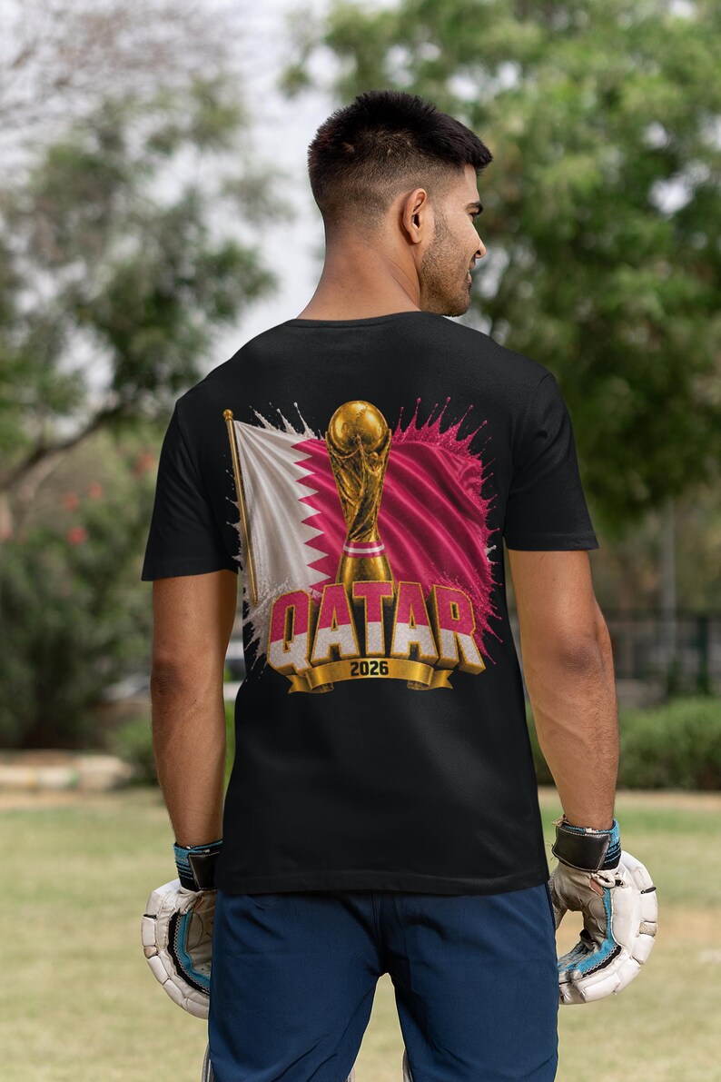 Qatar VM 2026 T-shirt, Qatar fotbollsfan-t-shirt, dubbelsidig fotbollst-shirt, Qatar flagga trofégrafik bild 3