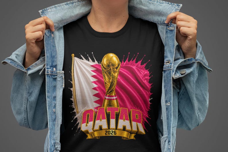 Qatar VM 2026 T-shirt, Qatar fotbollsfan-t-shirt, dubbelsidig fotbollst-shirt, Qatar flagga trofégrafik bild 2