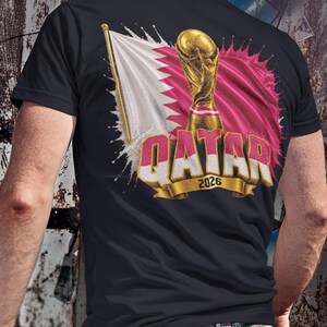 Qatar VM 2026 T-shirt, Qatar fotbollsfan-t-shirt, dubbelsidig fotbollst-shirt, Qatar flagga trofégrafik bild 8