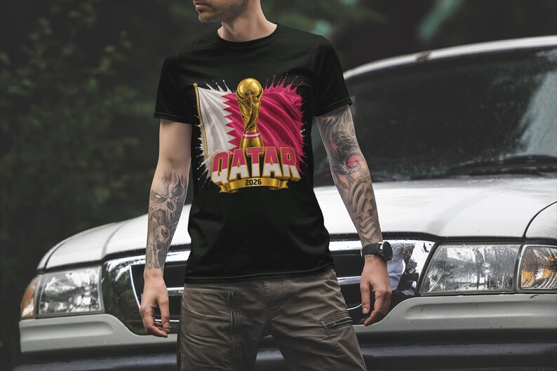 Qatar VM 2026 T-shirt, Qatar fotbollsfan-t-shirt, dubbelsidig fotbollst-shirt, Qatar flagga trofégrafik bild 4